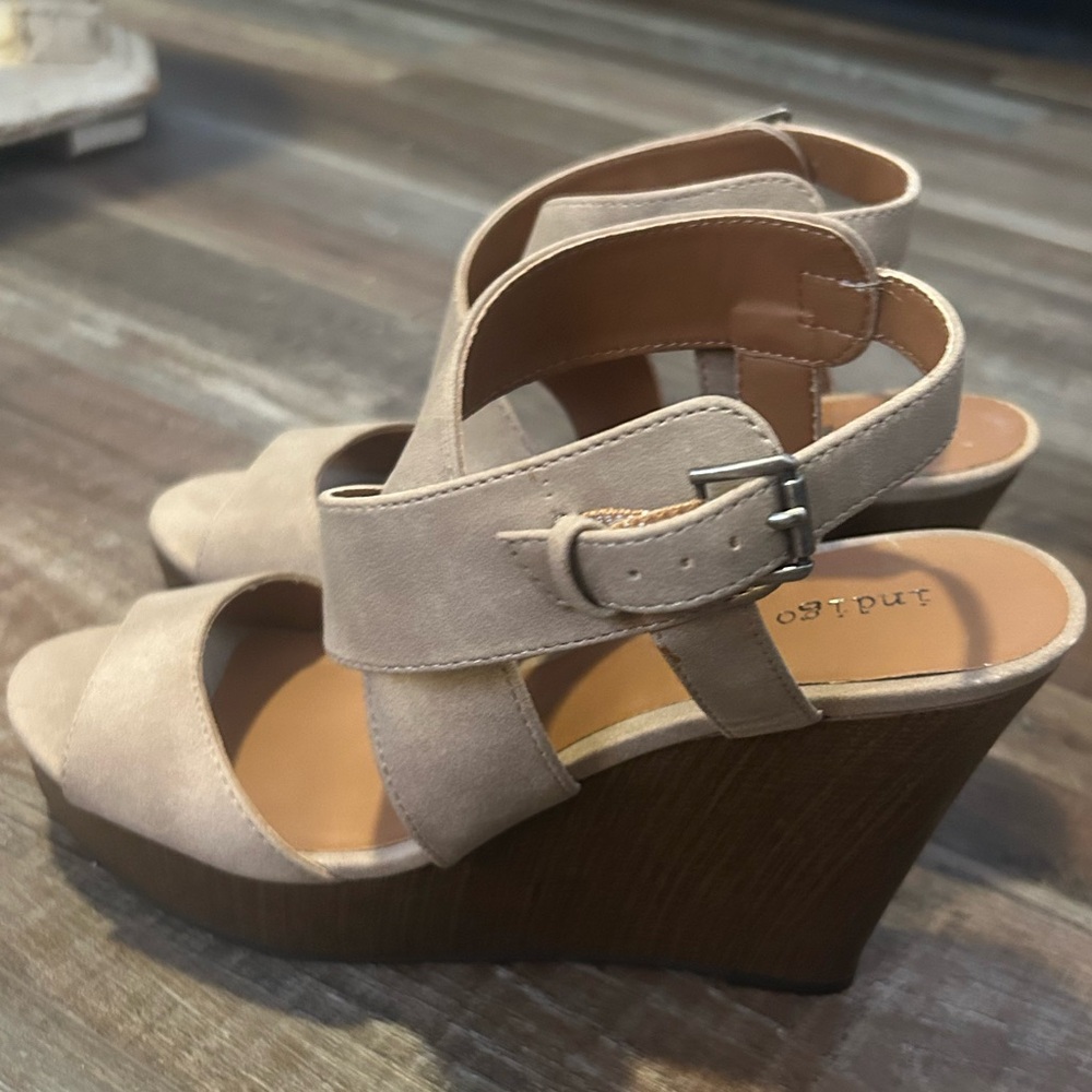 Indigo Rd. Karyn Wedge Suede Sandals wedge heel ankle straps8.5 new w flaw